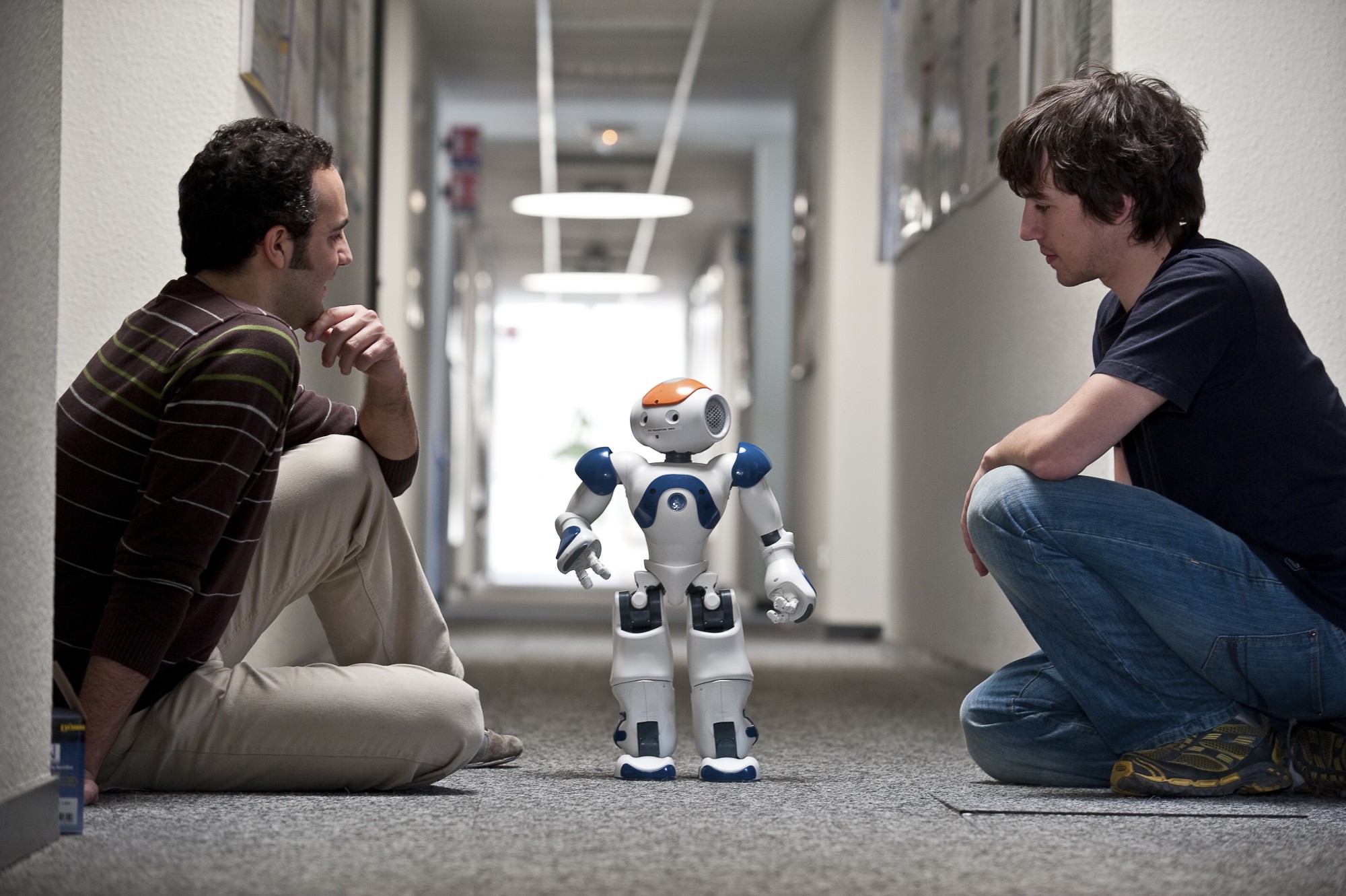 Human interaction. Робот. Робот человек. Робот с искусственным интеллектом. Роботы будущего.